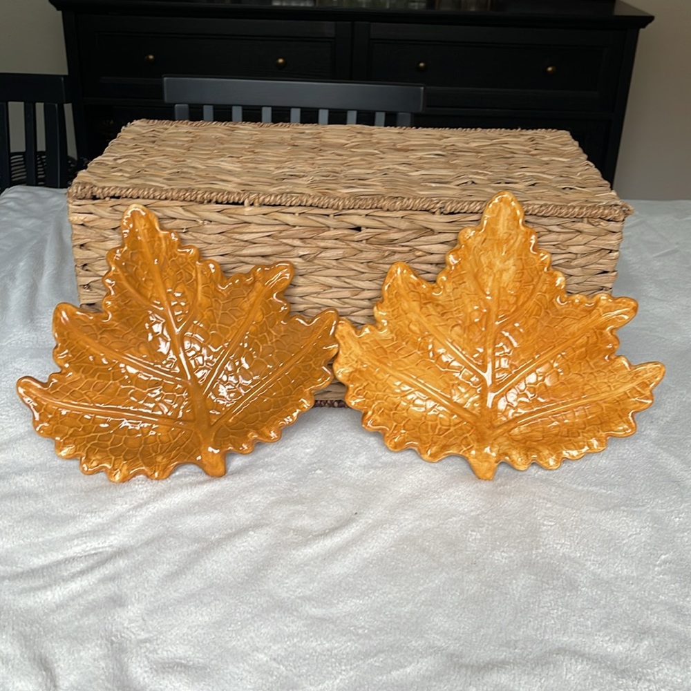 10” Maple Ceramic Leaf Serving Plate Dessert Plate Set of 2 Orange Brown Color - Picture 3 of 11